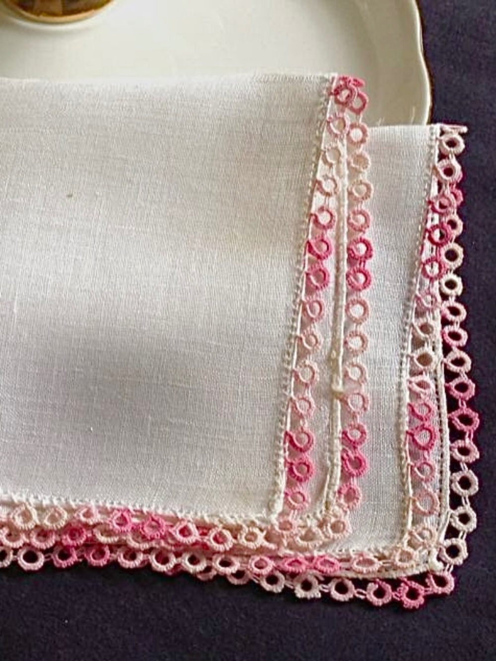 Vintage linen hanky with pink tatted border..12”